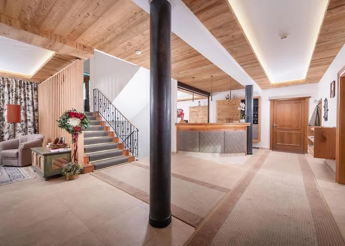 恩斯特拉瑟加尔尼酒店